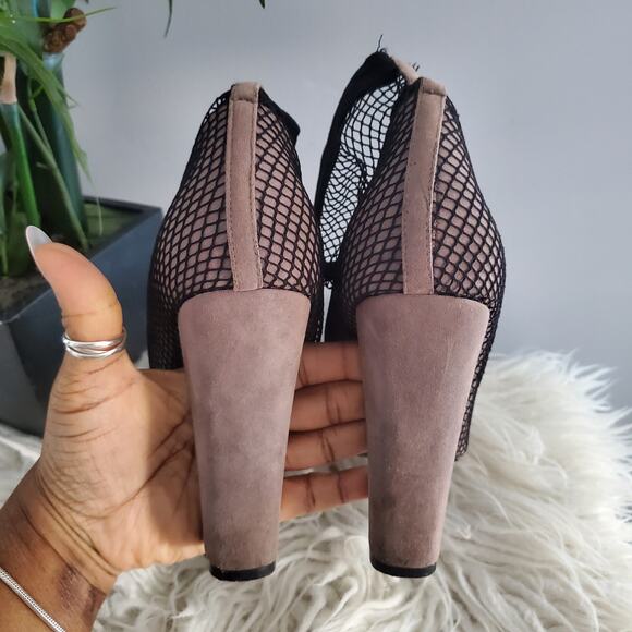 Shoe Dazzle Aria Black Fishnet Sock Chunky Heel Pointed Toe Pumps Size 12 - Picture 8 of 11